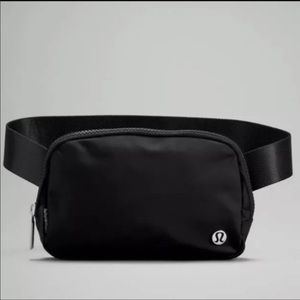 Lululemon Everywhere Belt Bag Extended Size